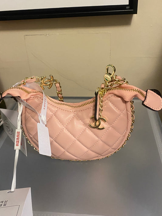 Crossbody blush pink gold chain’s Chanel